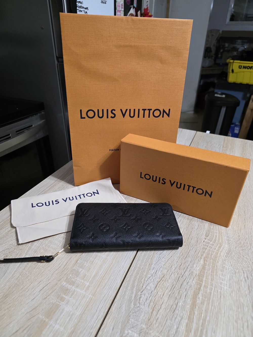 Louis Vuitton Zippy Wallet - Picture 4 of 5